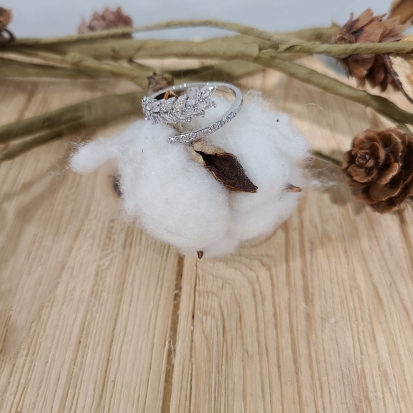 🎉🎉NEW🎉🎉SUPER CLASSY!! ADJUSTABLE CZ RING in SILVER Plating 🎉🎉 - Picture 11 of 16